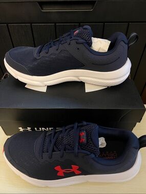 Men’s Under Armour Navy and Red Running Shoes S06